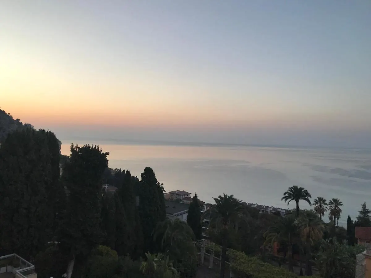 Apartment Seahouse Menton Garavan